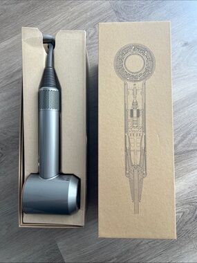 Dyson Box Label in Brown and White